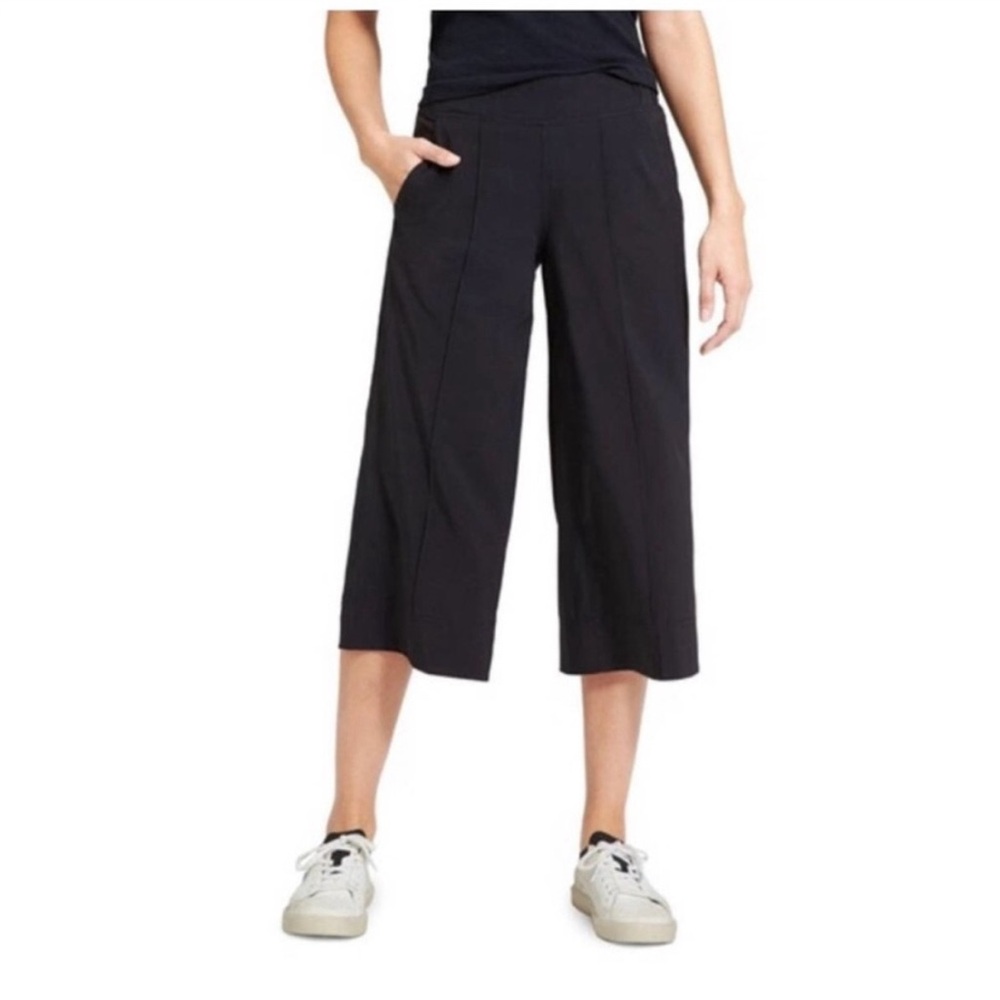Athleta - Goucho Crop Black Pant/Shorts - SIZE XSMALL